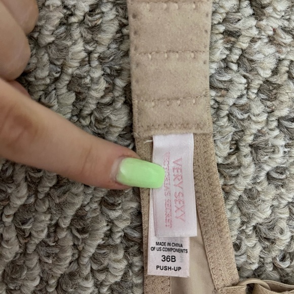 Victoria Secret Push-Up Bra - Picture 2 of 4